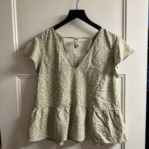 Flutter sleeve shirt